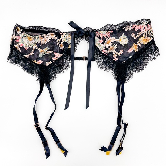 Victoria's Secret Other - Victoria's Secret Black Lace Embroidered Floral Garter Belt